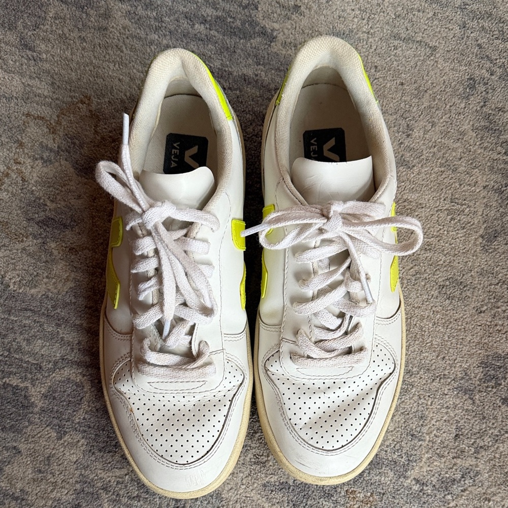 Veja V-10 Women's Size 8 White Sneakers with Neon Yellow Accents - Picture 4 of 7